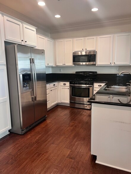 Building Photo - 4402 Esplanade Cir