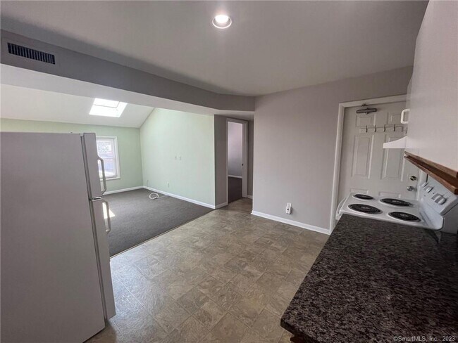 Building Photo - 558 Connecticut Ave