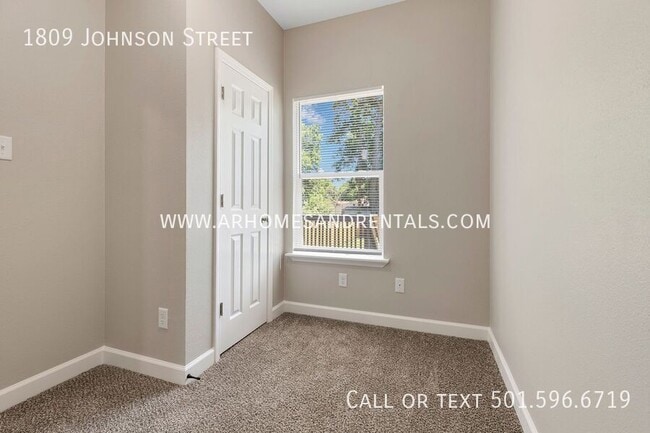 Building Photo - 1809 Johnson St