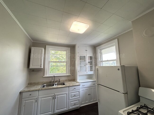 Building Photo - 5563 Bosworth Pl