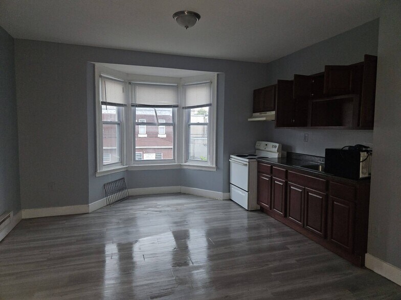 Kitchen - 5210 Master St