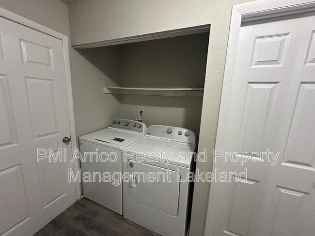 Building Photo - 1108 Country Club Ln