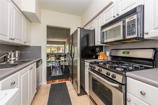 Building Photo - 350 S Shore Dr