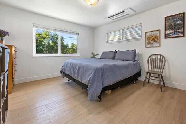 Building Photo - 199 Bailhache Ave