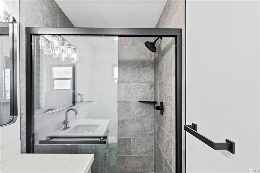 Walk-in shower - 1017 Avenida de Pio Pico