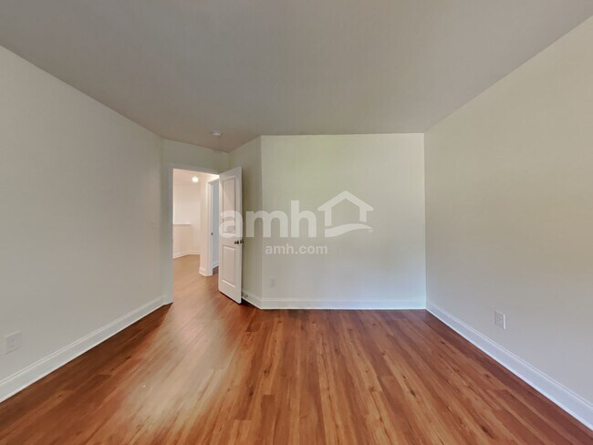 Building Photo - 3041 Greenmont Cir