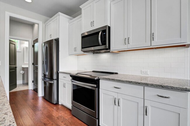Building Photo - CATHERINES' COVE - Located off Bayshore Dr...