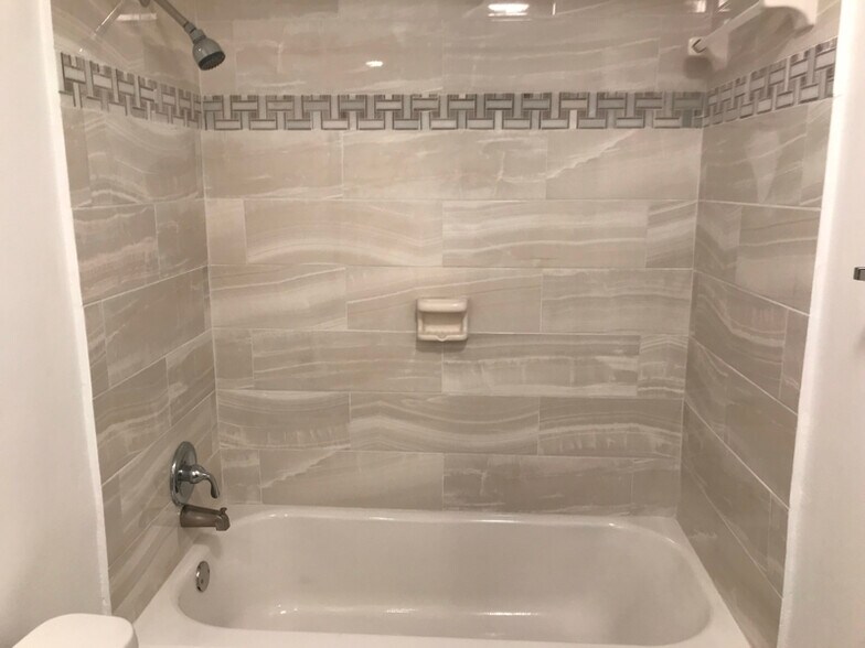 Building Photo - 460 NW 20th St