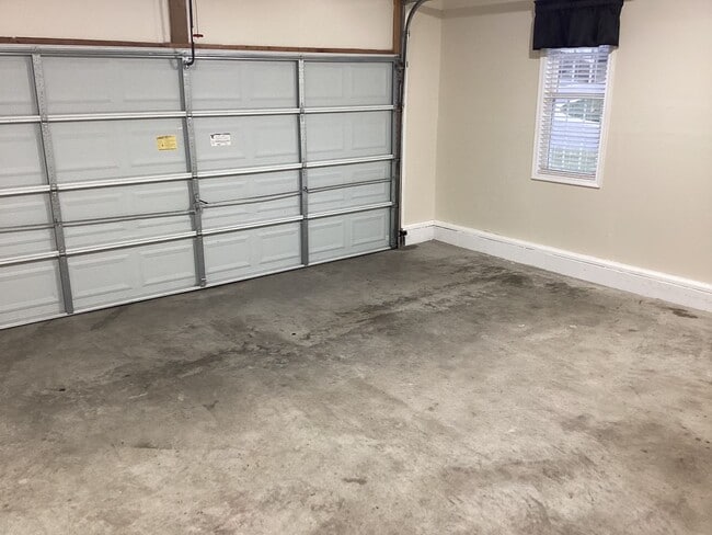 Building Photo - 3 bedroom Home Chesterfield-Ashbrook Subdivision