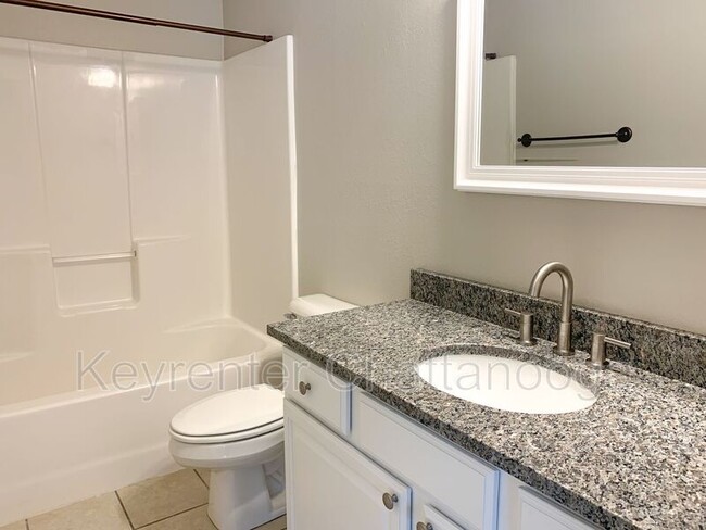 Building Photo - 1121 Maple Tree Ln