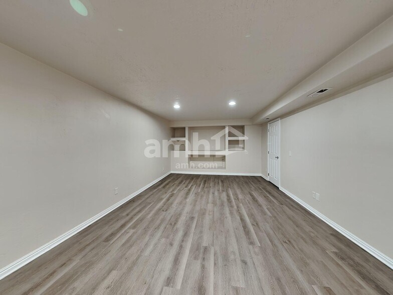 Building Photo - 8682 Dove Meadows Ln