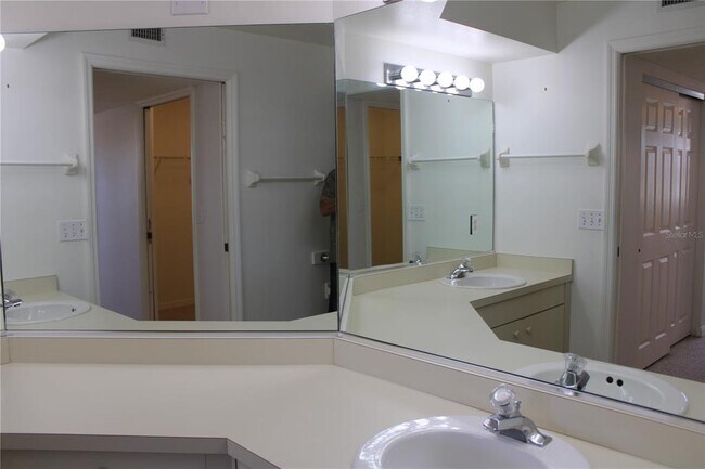 Building Photo - 2602 Waterford Way