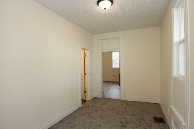 Building Photo - 020