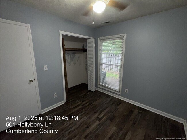 Building Photo - 501 Hollyberry Ln