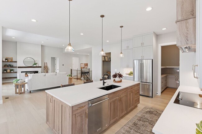 Building Photo - New Charming Berthoud Home with Modern Com...