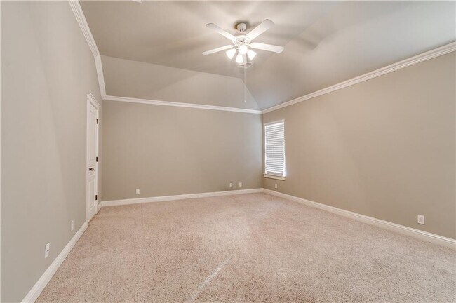 Building Photo - 9512 Hopeland Dr