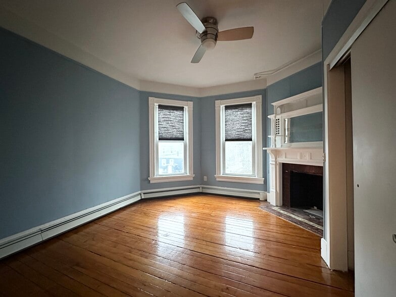 Building Photo - 124 Almy St