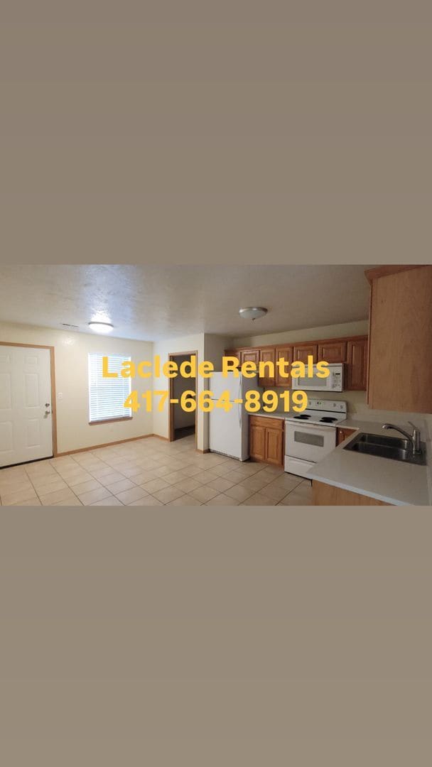 Building Photo - 3 BED 2  BATH DUPLEX