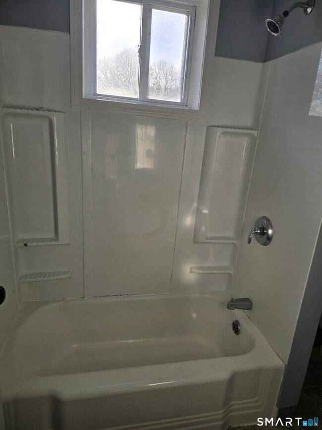 Building Photo - 785 Main St