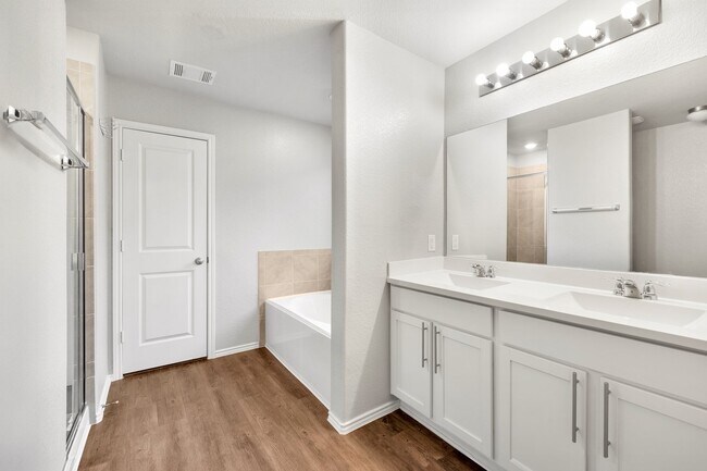 Building Photo - $300 off One Month's Rent! Charming Home with Elegant Granite Countertops and Cabinets