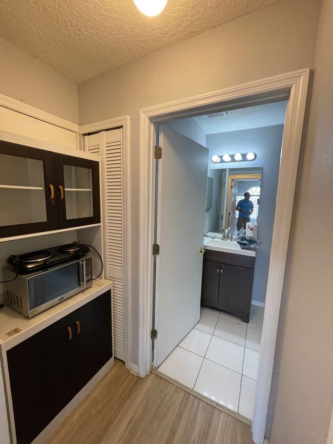 Building Photo - 120 Coco Plum Dr