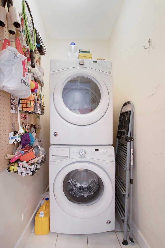 Building Photo - 4532 N Damen Ave