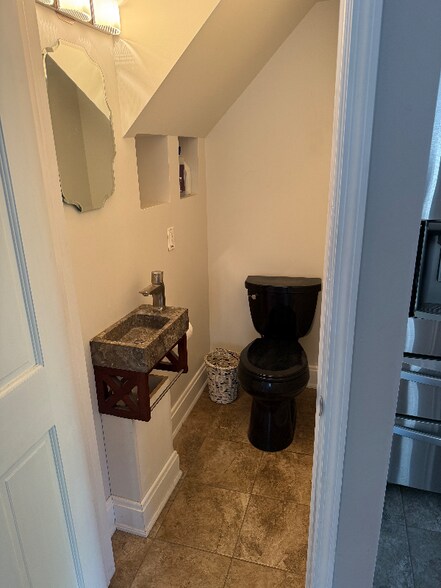 Building Photo - 4012 Gilmore Ave