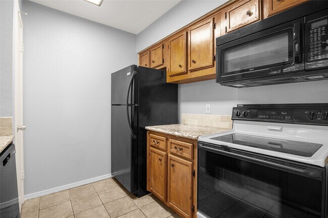 Building Photo - 3300 Pebblebrook Dr