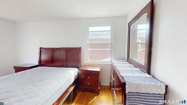 Building Photo - 638 Prospect St