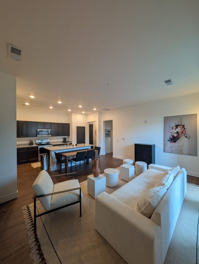 Building Photo - Long Realty & Property Management - 2 Bedroom 2 Bathroom condo in Aurora