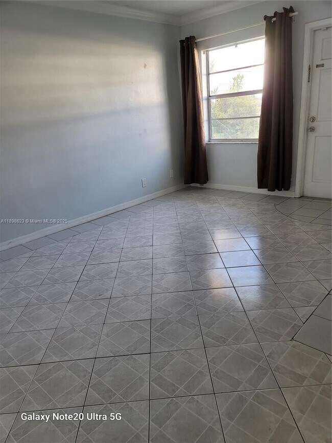 Building Photo - 2219 Polk St