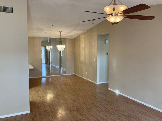 Building Photo - Spacious 2 Bedroom home with attached gara...