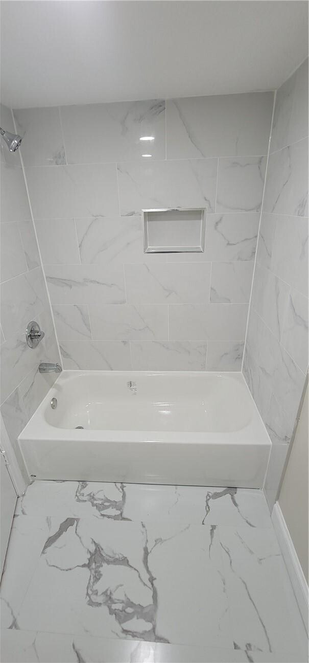 Building Photo - 2771 Riverside Dr