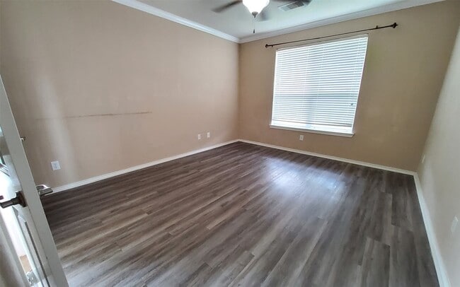 Building Photo - 25047 Lenora Dr