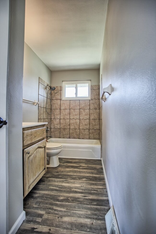 Building Photo - Completely Renovated 2 Bedroom Duplex in Collinsville - Great price and lots of space!