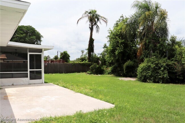 Building Photo - 2803 Pompano Dr