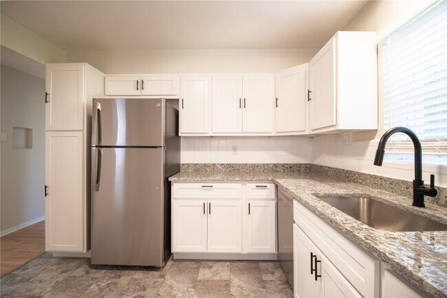 Building Photo - 7240 Balson Ave