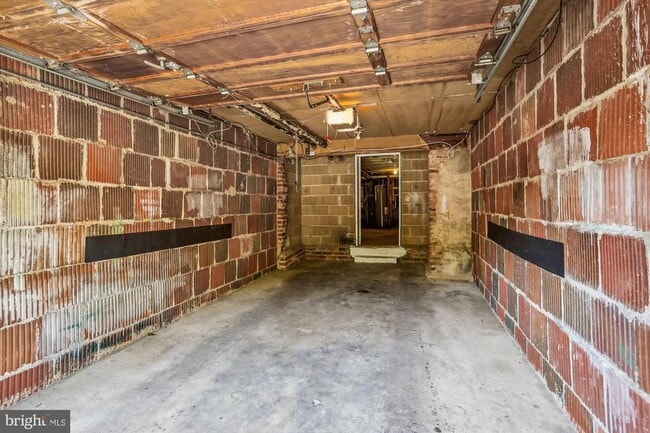 Building Photo - 8901 Montgomery Ave