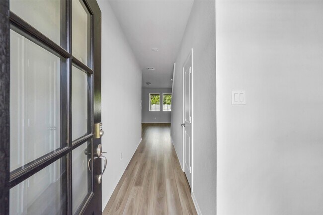 Building Photo - 1120 Novelle Bnd Dr