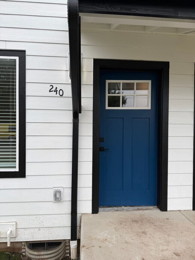 Building Photo - Brand new 3 bedroom 3 full bath townhouse in Thurston! MOVE IN SPECIAL!