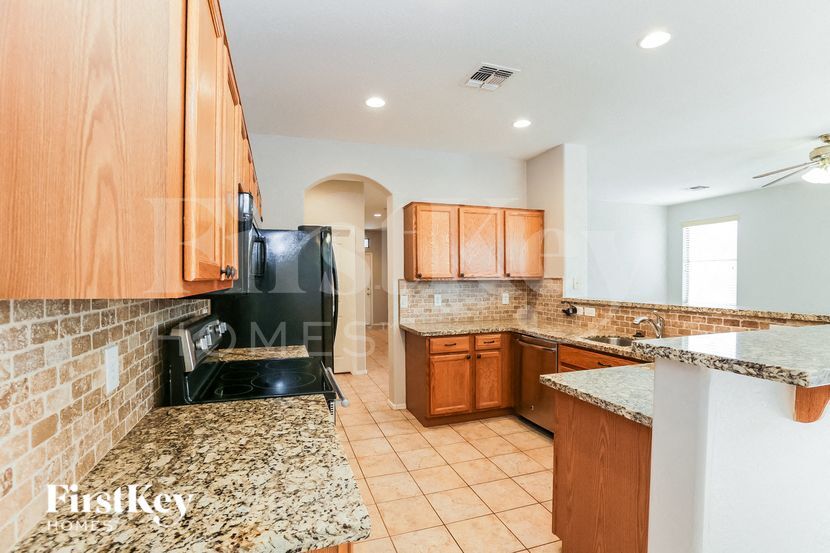 Building Photo - 15913 W Ventura St