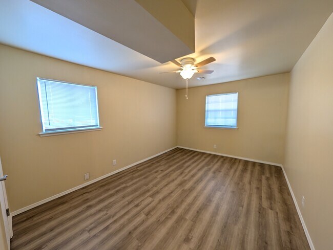 Building Photo - 1814 S 108th E Ave