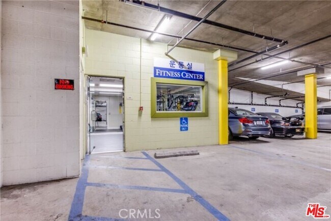 Building Photo - 917 S New Hampshire Ave