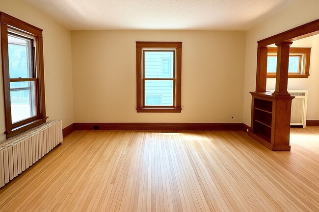 Building Photo - Renovated House for Rent!