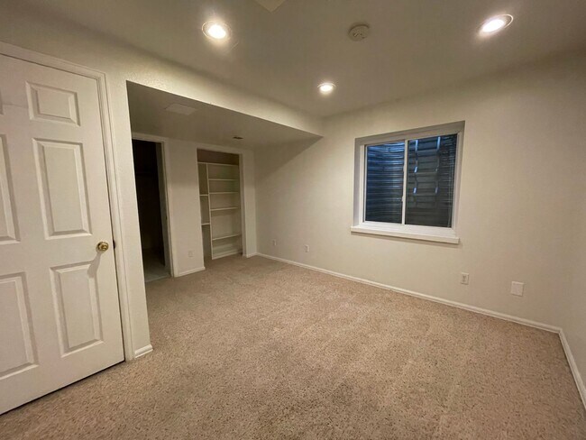 Building Photo - 1031 Mercury Dr