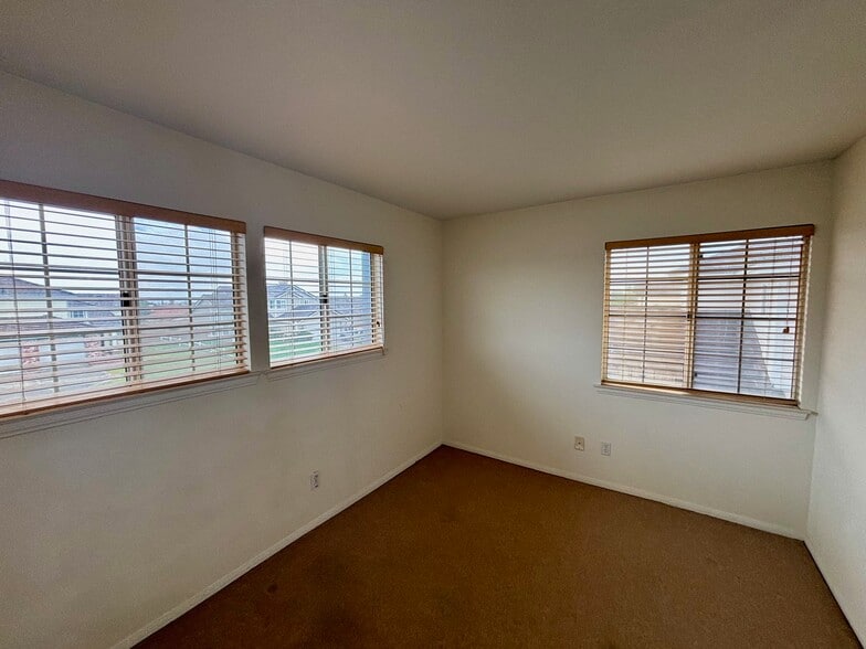 Building Photo - 3108 Tourmaline Ln