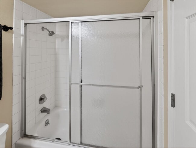 Building Photo - Fully Remodeled Single-Level in Four Seasons — Central A/C, Dual-Pane Windows, Engineered Hardwoo...