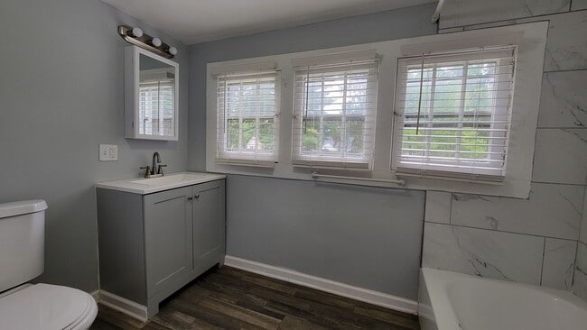 Building Photo - 4515 River Ridge Rd