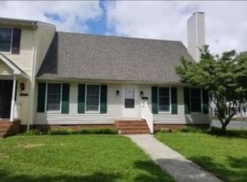 Building Photo - 900 Sumac Cir