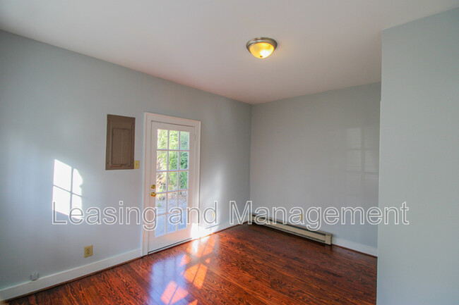 Building Photo - 27 Archdale St